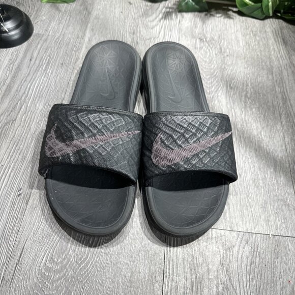 Nike Benassi Solarsoft Sandals Slides Size 8 Black Slippers On 705474-091 main image 7